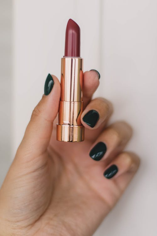 Velvet Matte Lipstick – Berry Nude